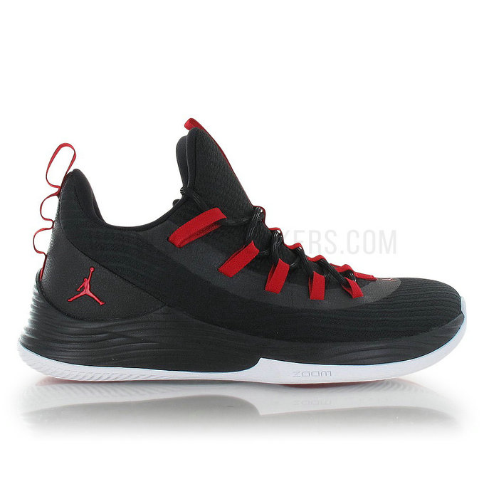 Jordan Ultra Fly 2 Low/university red-white Noir